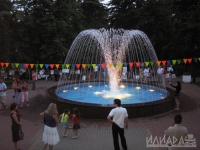 прогулки у фонтана в парке Ривьера